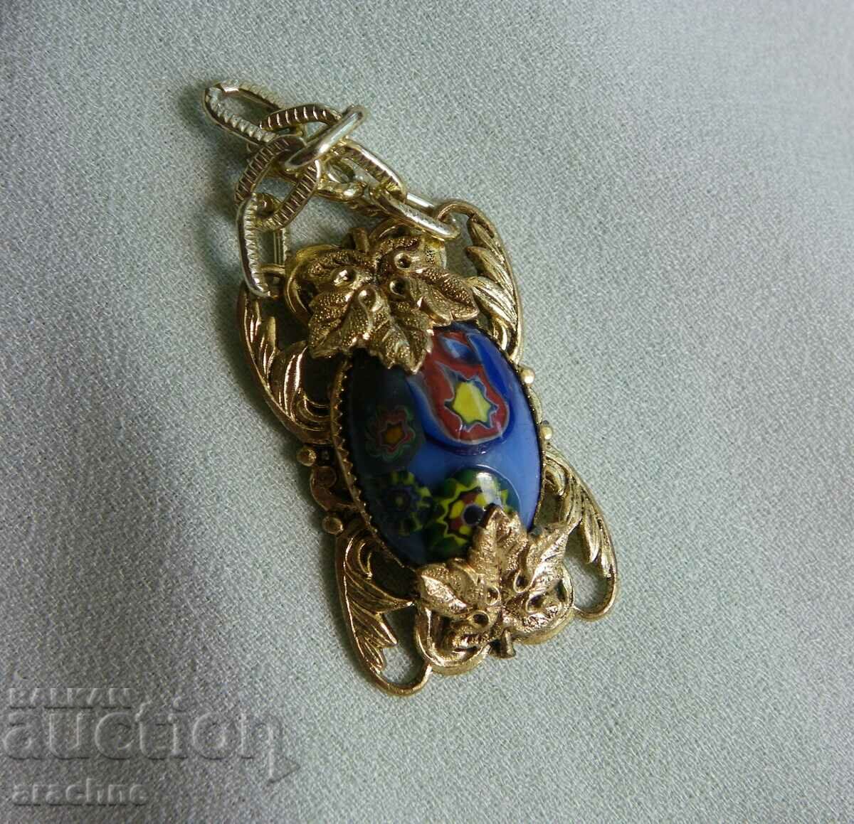 Medalion aurit cu sticla de Murano