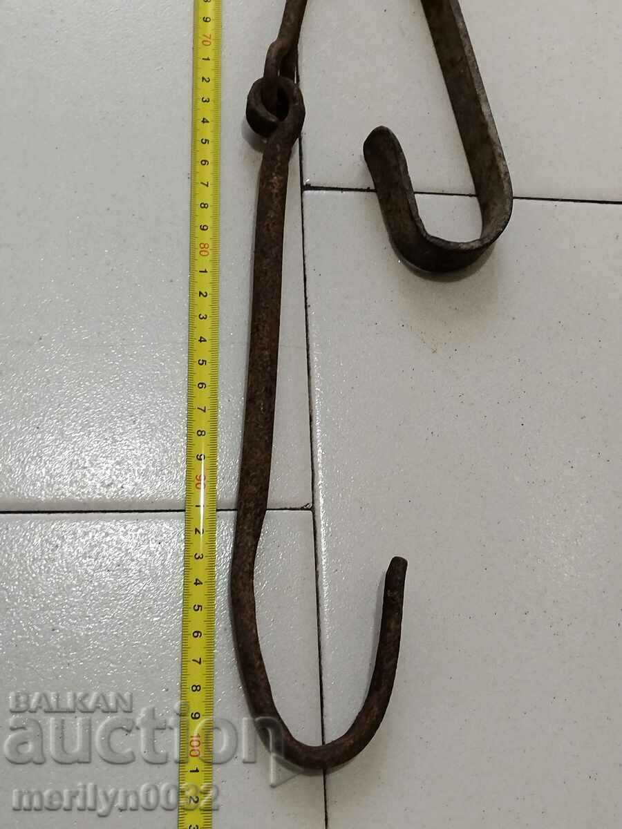 Delivery of Old wrought iron chain with hook, hearth chain hook chain Delivery of Old wrought iron chain with hook, hearth chain hook chain