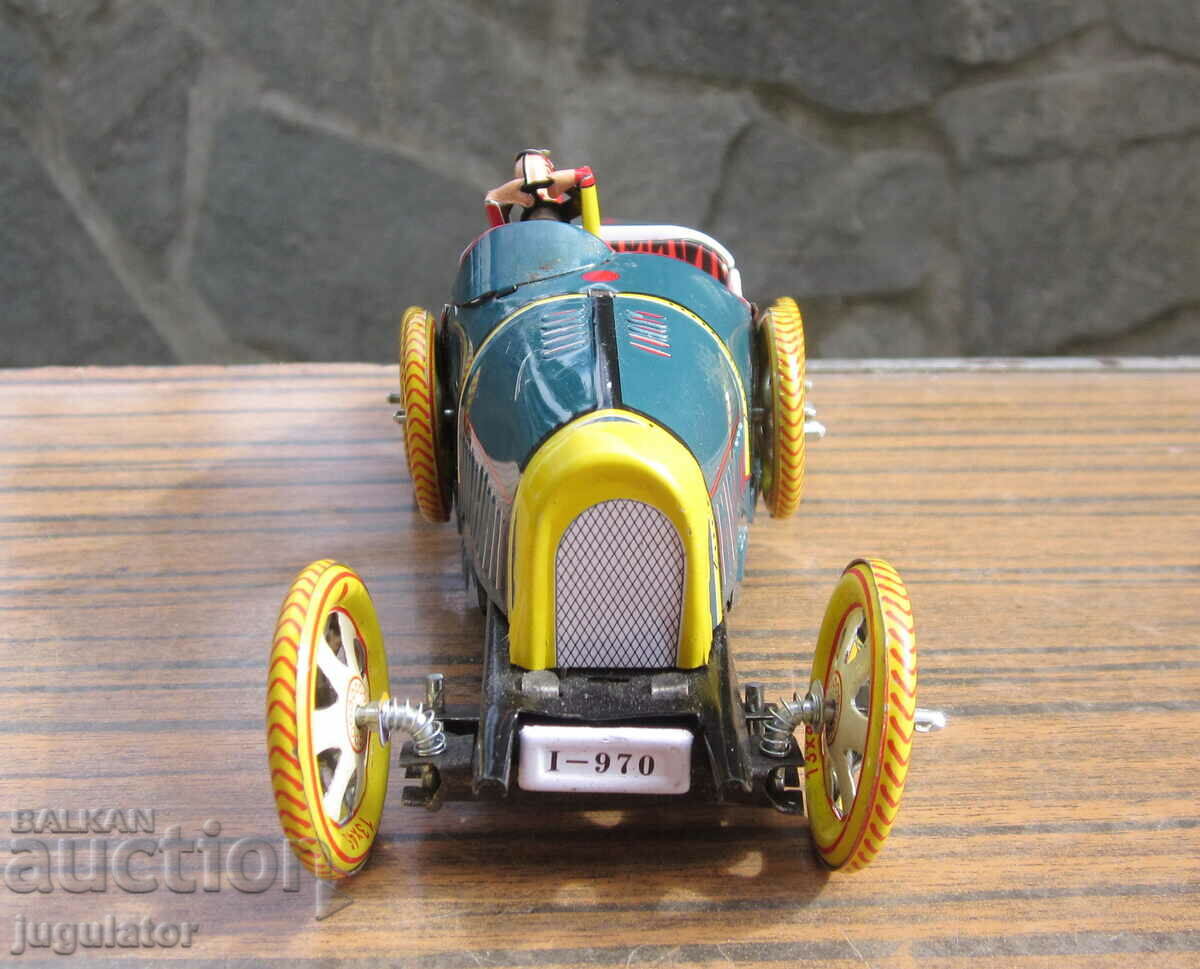 Auction  old metal sheet metal mechanical toy car with key