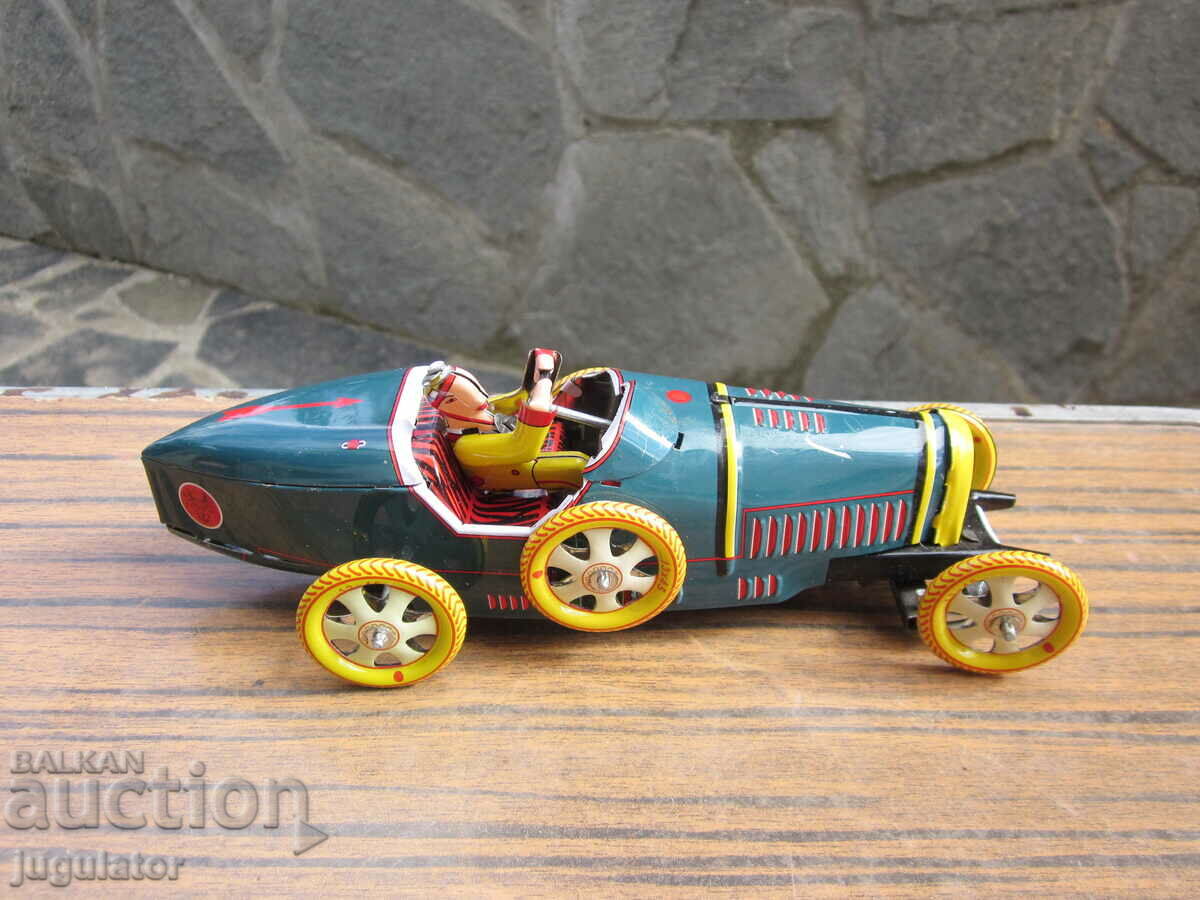 Delivery of old metal sheet metal mechanical toy car with key