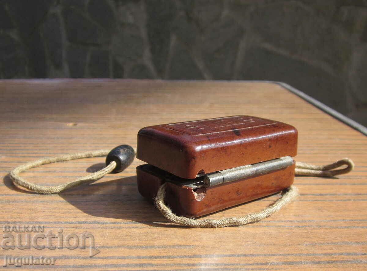 Auction  an old bakelite sharpener for sharpening razor blades
