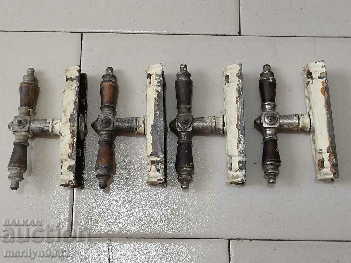 Auction  Handles on a luxury early 20th century window handle