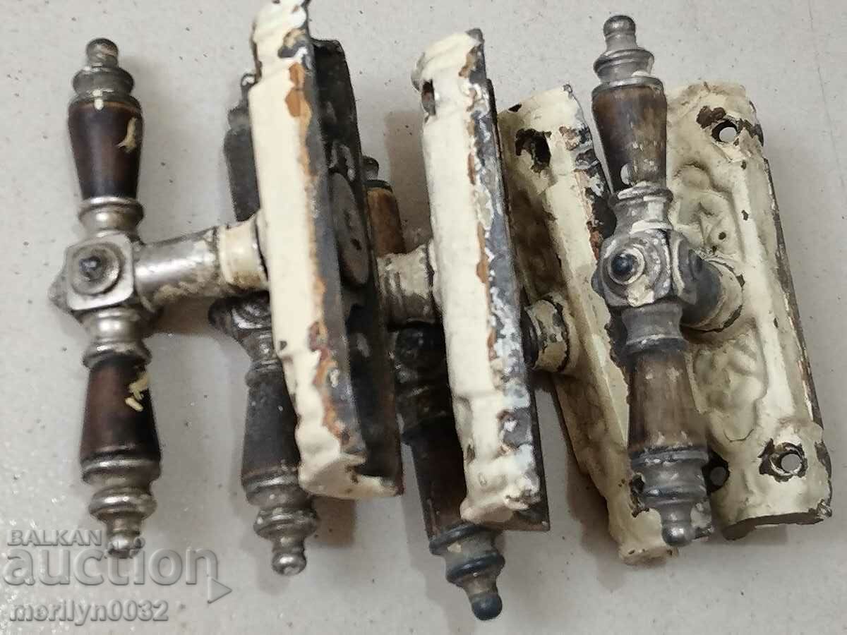 Handles on a luxury early 20th century window handle - 7