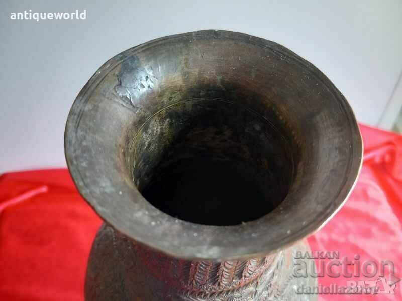 Auction 18-19th Century Antique Bronze PERSIAN Vase QAJAR Period. Auction 18-19th Century Antique Bronze PERSIAN Vase QAJAR Period.