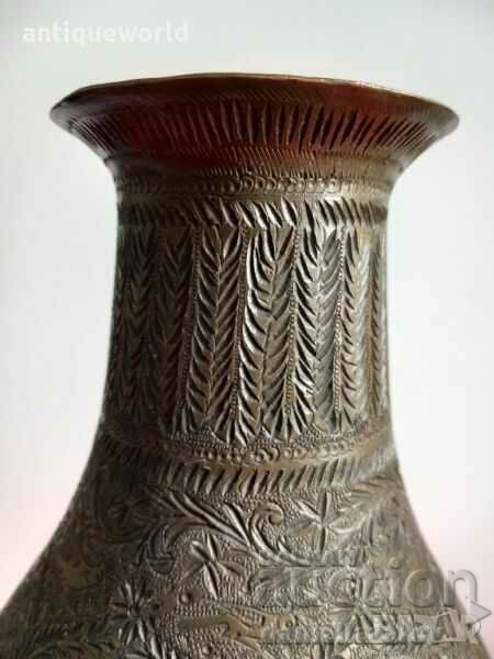 Delivery of 18-19th Century Antique Bronze PERSIAN Vase QAJAR Period. Delivery of 18-19th Century Antique Bronze PERSIAN Vase QAJAR Period.