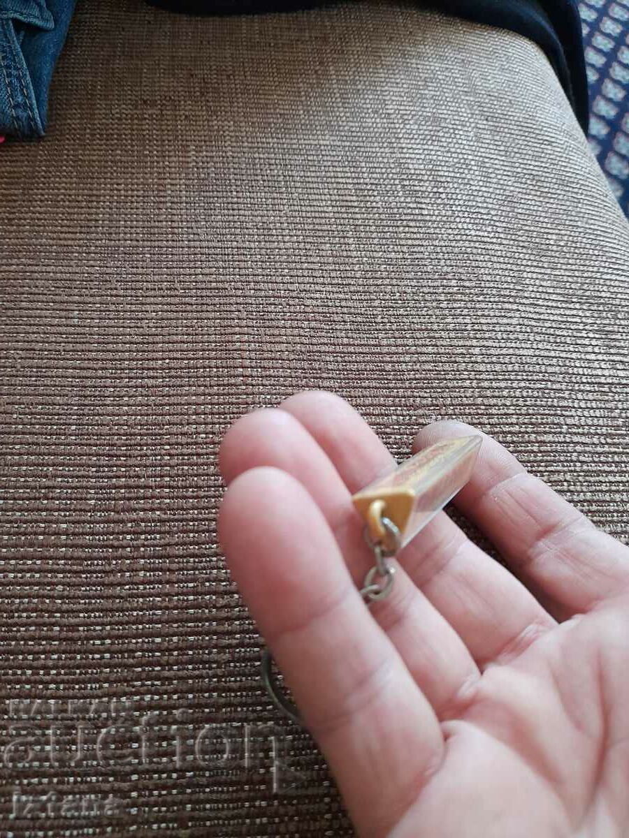 Delivery of Old Toblerone keychain Delivery of Old Toblerone keychain