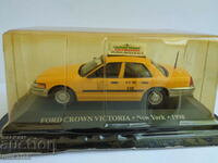 1:43 FORD CROWN NEW YORK 1998 TOY TAXI MODEL