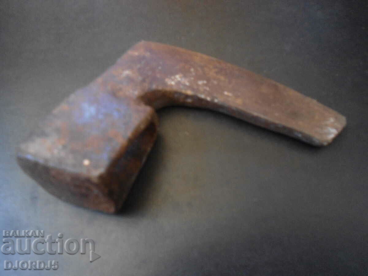 Аукцион Стара брадва, секира Аукцион Стара брадва, секира