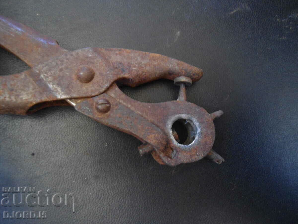 Delivery of Old pliers Delivery of Old pliers