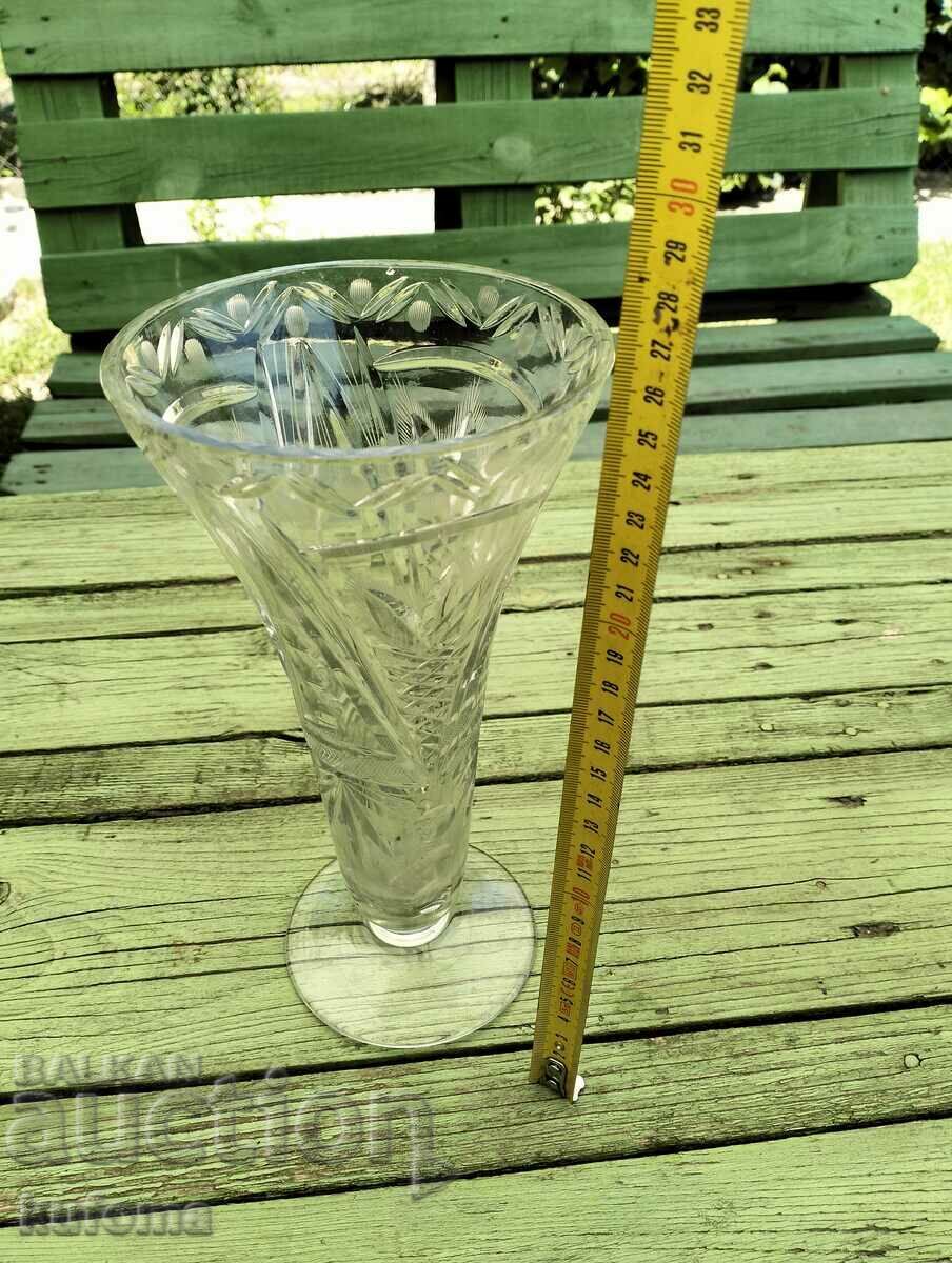 Vaza de cristal cu preț € 20.44 | 39.98 BGN