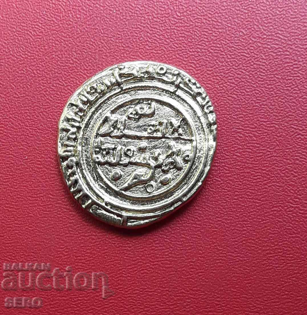 Copie a unei monede arabe de aur
