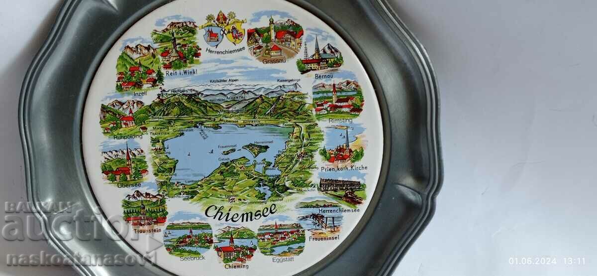 Collectible porcelain wall plate with price 20.00 BGN | € 10.23