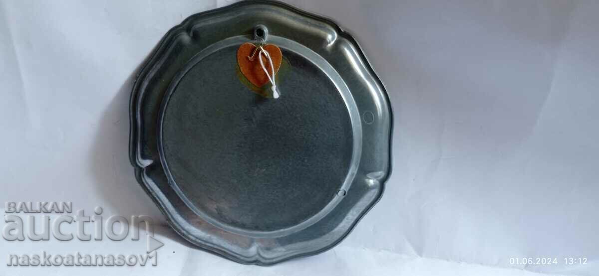 Auction  Collectible porcelain wall plate