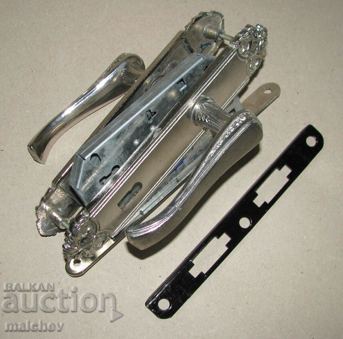 Set of 4 locks ordinary m.c. 7 cm + plank + handles