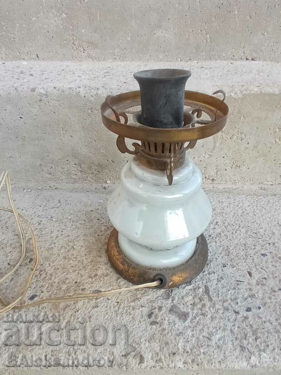 Livrarea O veioză interesantă din alamă și sticlă Livrarea O veioză interesantă din alamă și sticlă