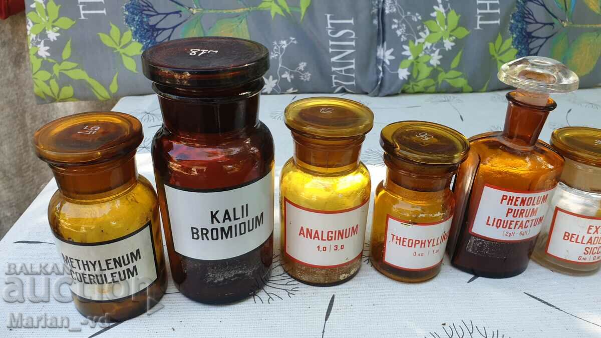 Old glass apothecary bottles and jars - 10 pieces with price 140.00 BGN | € 71.58 Old glass apothecary bottles and jars - 10 pieces with price 140.00 BGN | € 71.58