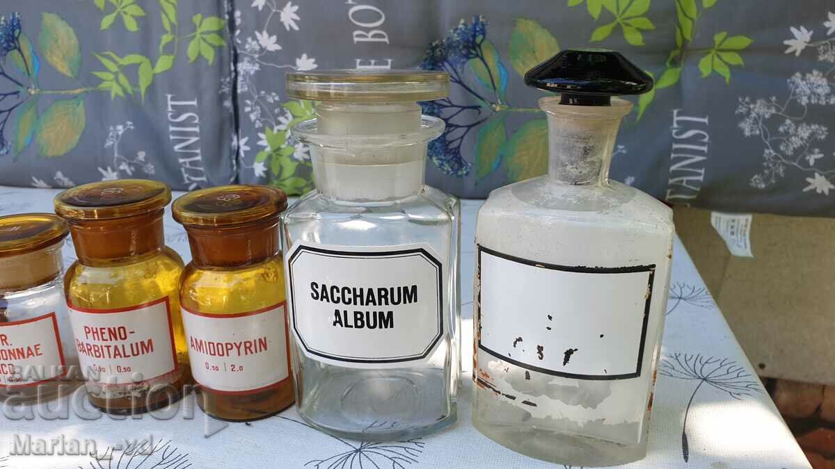 Delivery of Old glass apothecary bottles and jars - 10 pieces Delivery of Old glass apothecary bottles and jars - 10 pieces