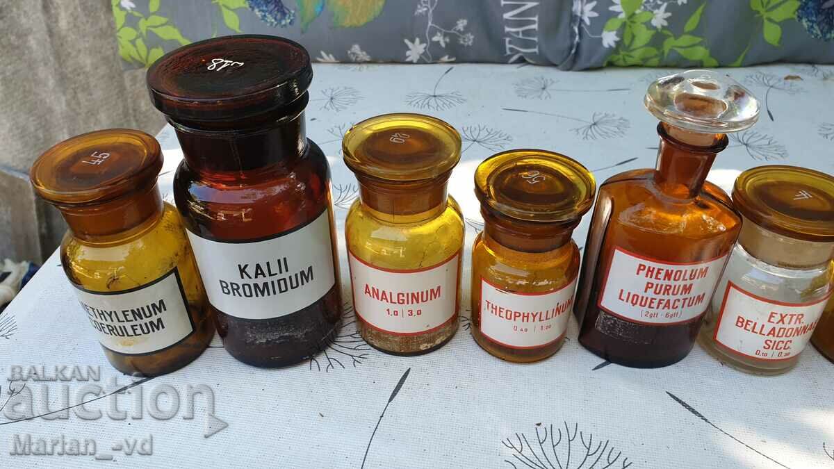 Old glass apothecary bottles and jars - 10 pieces - 6 Old glass apothecary bottles and jars - 10 pieces - 6