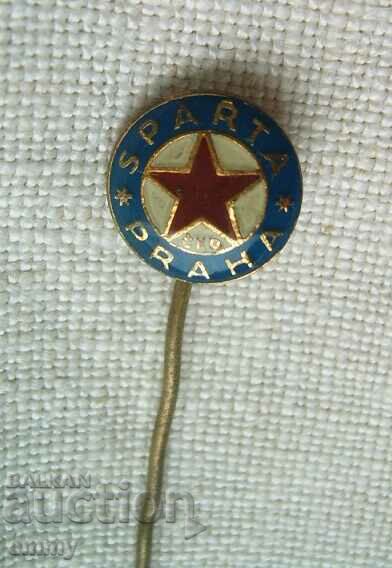 Insigna fotbal - FC Sparta Praga, Cehoslovacia cu preț 4.00 BGN | € 2.05