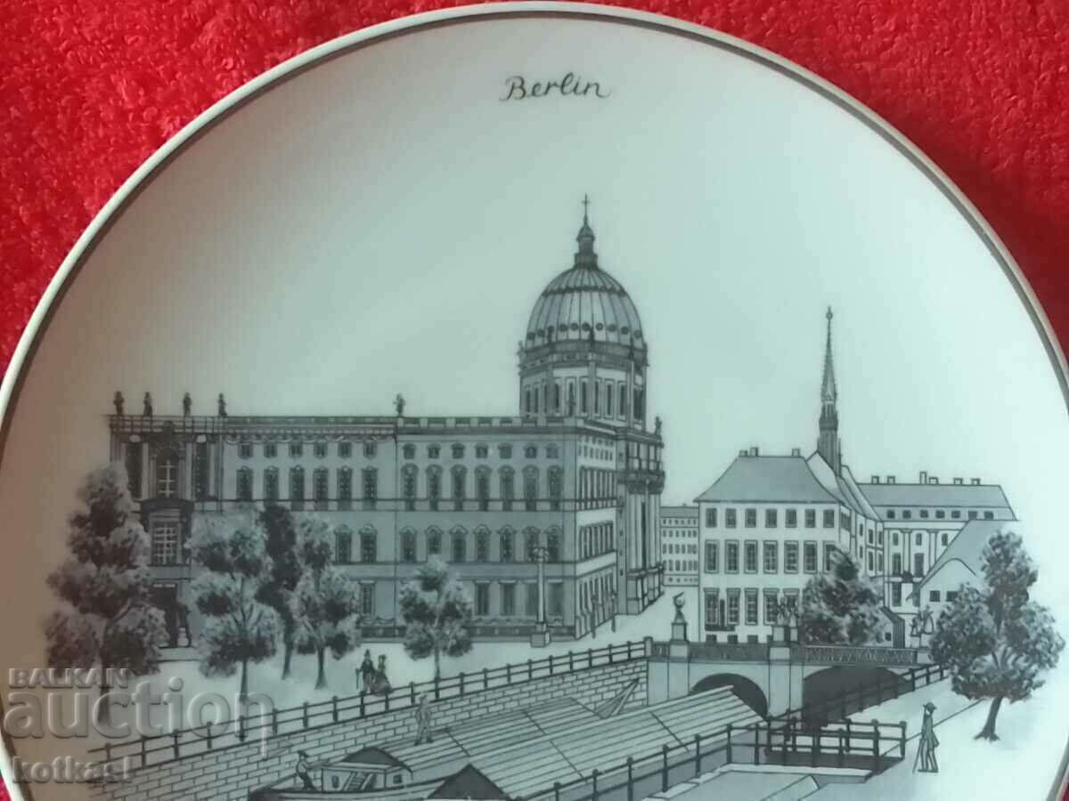 Delivery of Old porcelain plate Royal Manufactory KPM Berlin Palace Delivery of Old porcelain plate Royal Manufactory KPM Berlin Palace