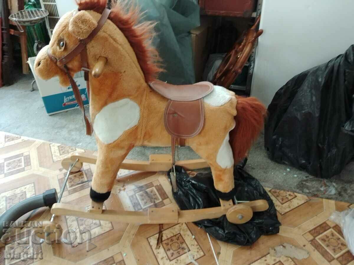 Παιδικό ξύλινο άλογο, κούνια