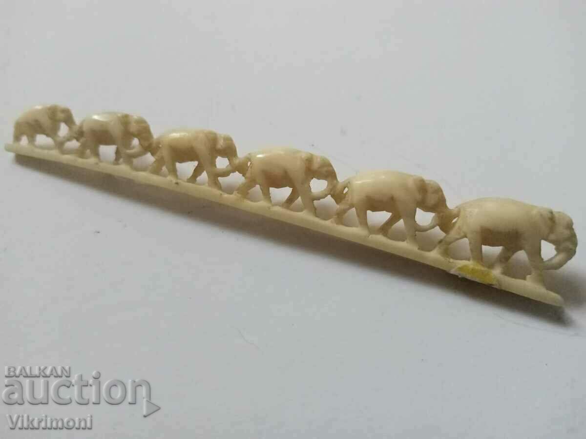 From my aunt's chest, an old ivory brooch - 5