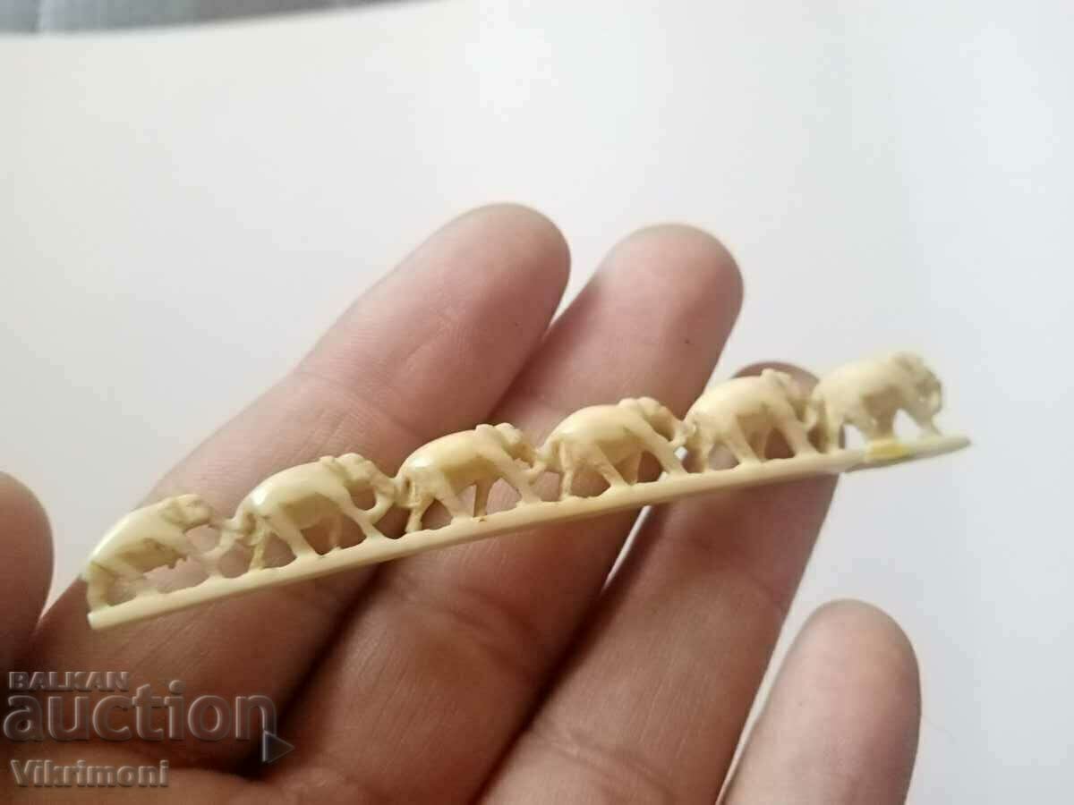 From my aunt's chest, an old ivory brooch - 7