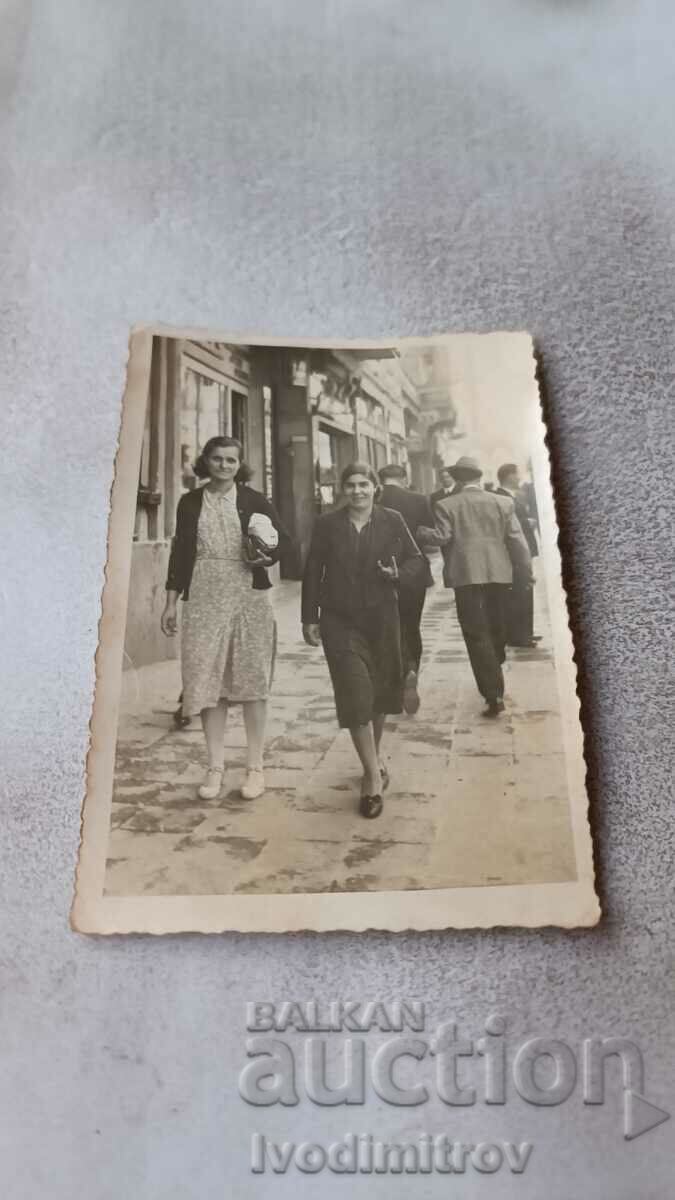 Photo Sofia Two women on a walk