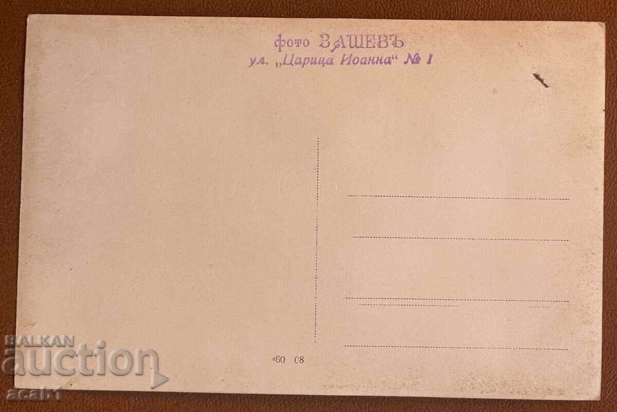 Ιερέας και καλεσμένοι του γάμου σε ένα τραπέζι με τιμή 14.99 BGN | € 7.66