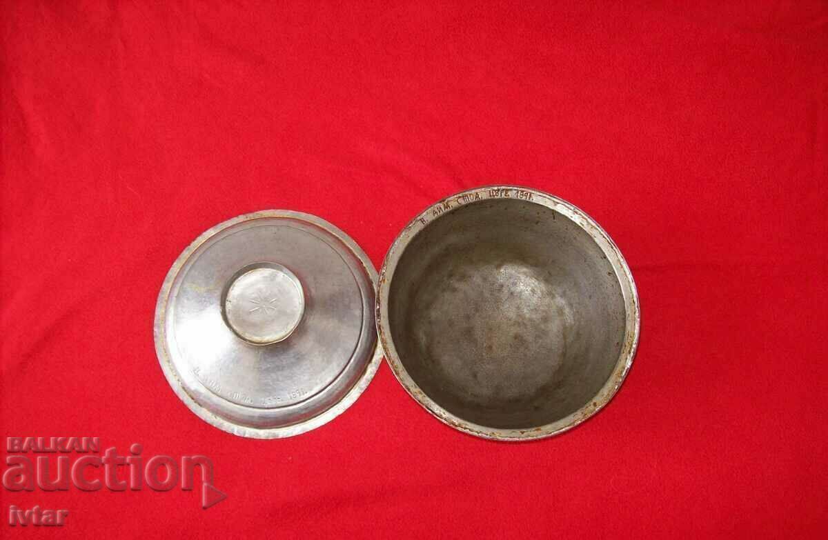 Παράδοση Χάλκινο σκεύος, αγγείο, ενεπίγραφο 1891. Παράδοση Χάλκινο σκεύος, αγγείο, ενεπίγραφο 1891.