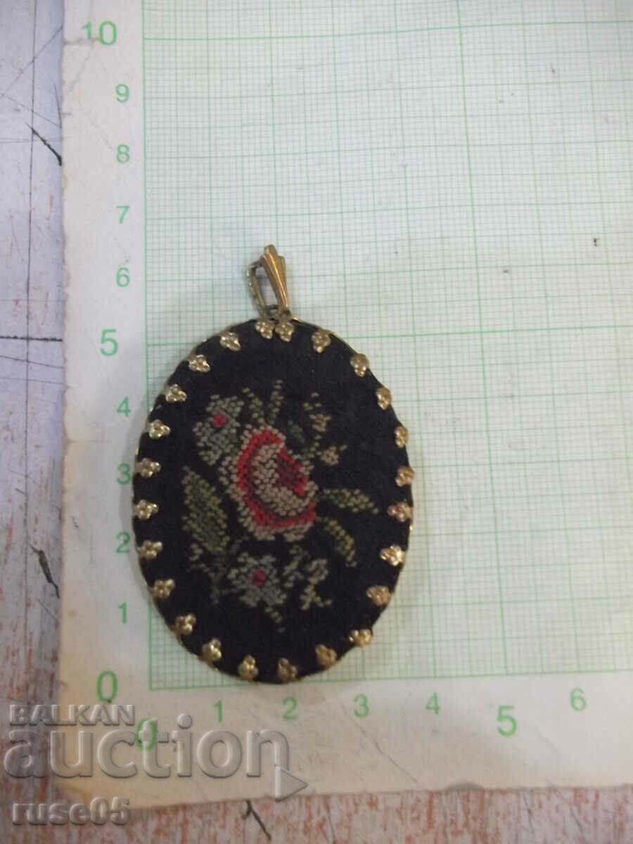 Висулка стара с огледалце за синджир с цена 10.00 лв. | € 5.11 Висулка стара с огледалце за синджир с цена 10.00 лв. | € 5.11