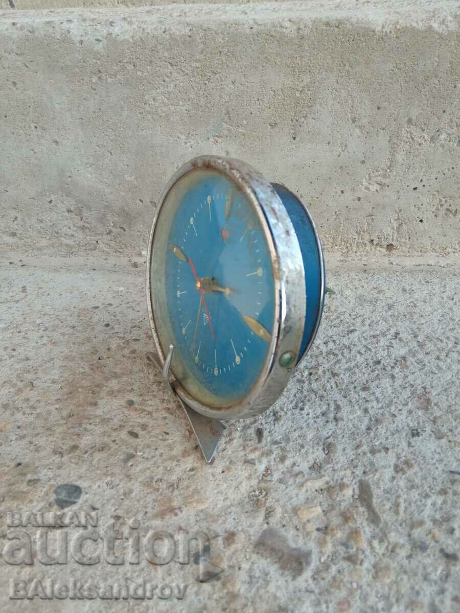 Παλιό μηχανικό ρολόι που λειτουργεί με τιμή 10.00 BGN | € 5.11 Παλιό μηχανικό ρολόι που λειτουργεί με τιμή 10.00 BGN | € 5.11