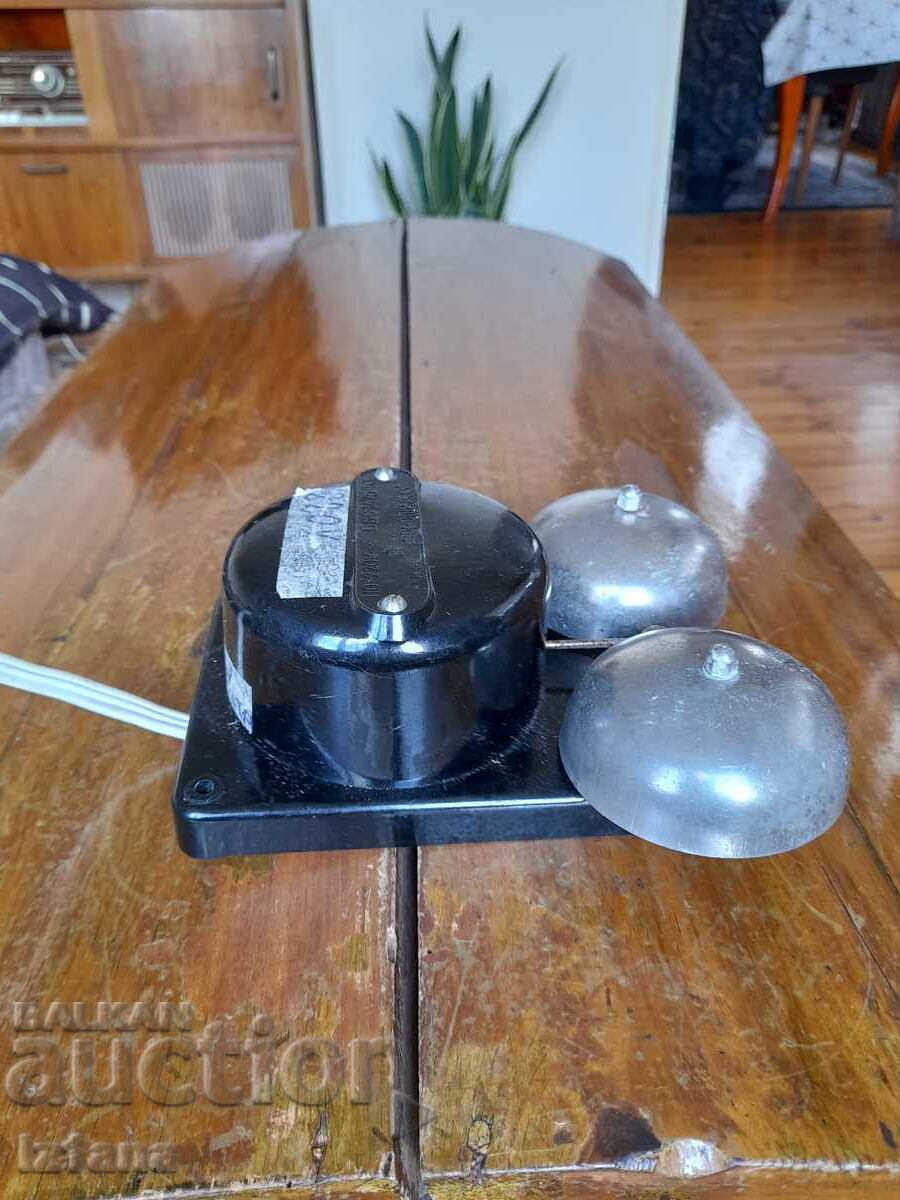 Παλιός συναγερμός, σχολικό κουδούνι με τιμή 55.00 BGN | € 28.12 Παλιός συναγερμός, σχολικό κουδούνι με τιμή 55.00 BGN | € 28.12