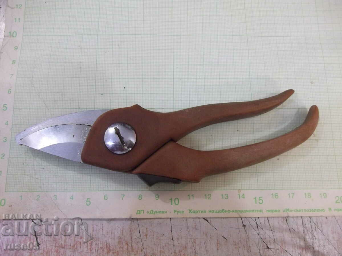 Scissors "STANLEY" viticulture with price 10.00 BGN | € 5.11 Scissors "STANLEY" viticulture with price 10.00 BGN | € 5.11