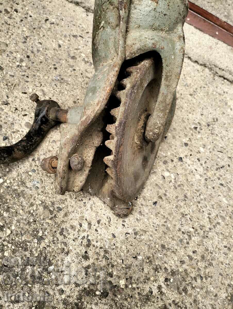 Auction Corn thresher Auction Corn thresher