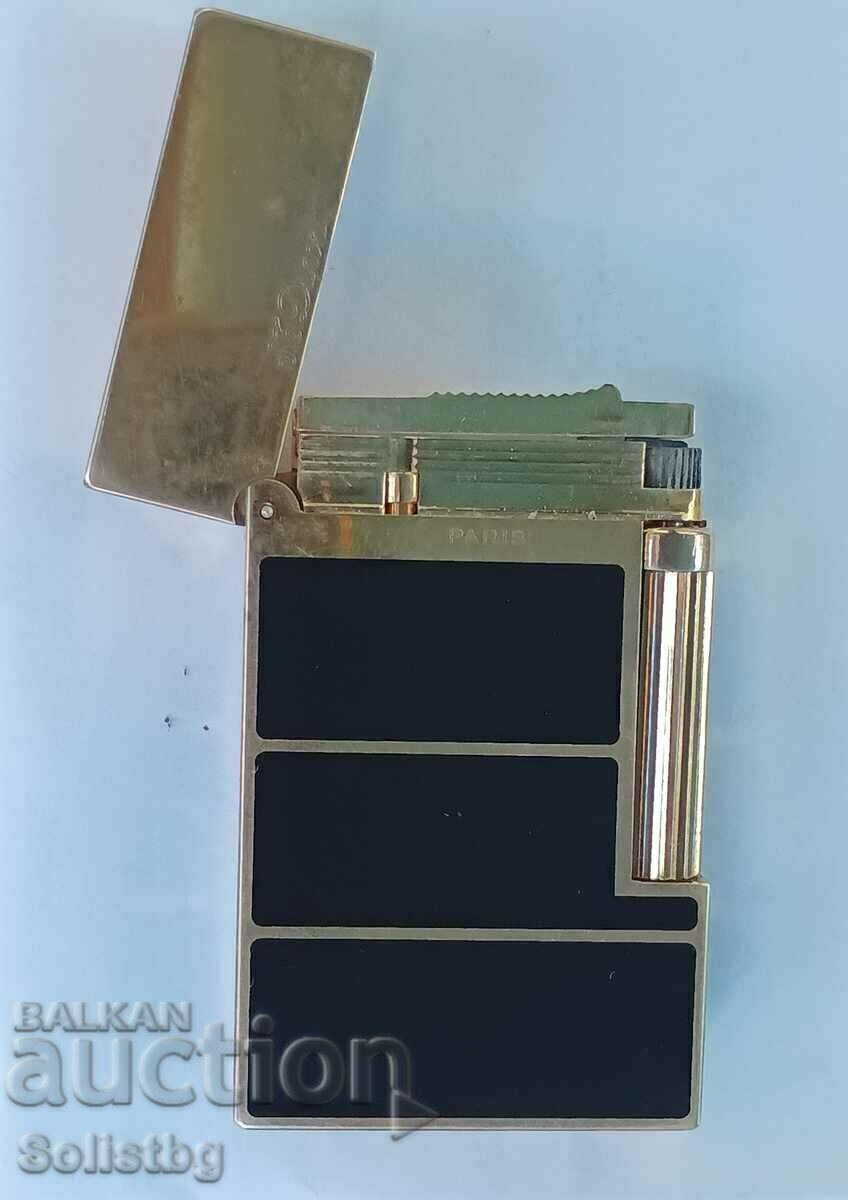 Auction  Original S. T. DUPONT lighter, 4FK12J8, gold, black lacquer.