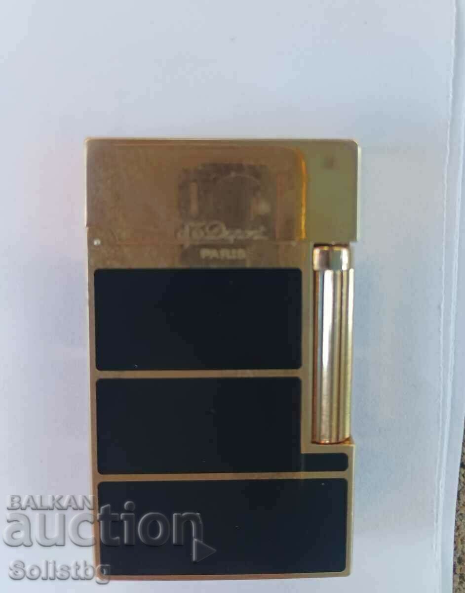 Original S. T. DUPONT lighter, 4FK12J8, gold, black lacquer.