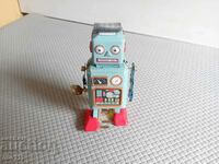 OLD TIN TOY - ROBOT