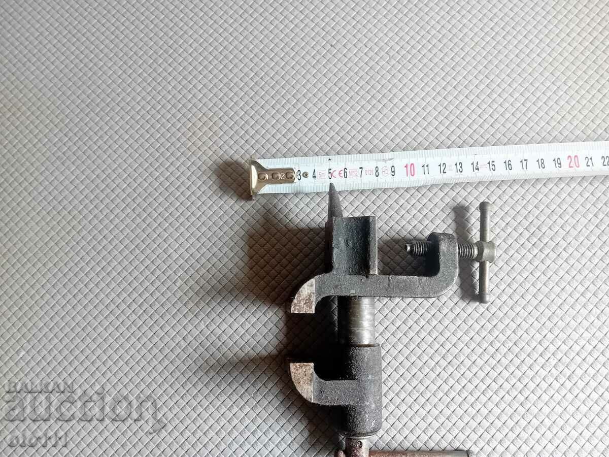 MICI VECHI DE BIJUTERIOR cu preț € 15.00 | 29.34 BGN