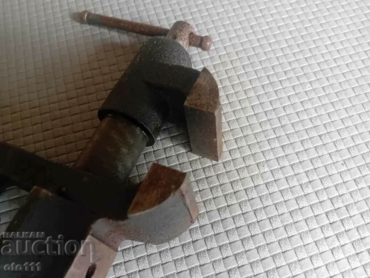 Auction OLD SMALL JEWELERS' VICE Auction OLD SMALL JEWELERS' VICE