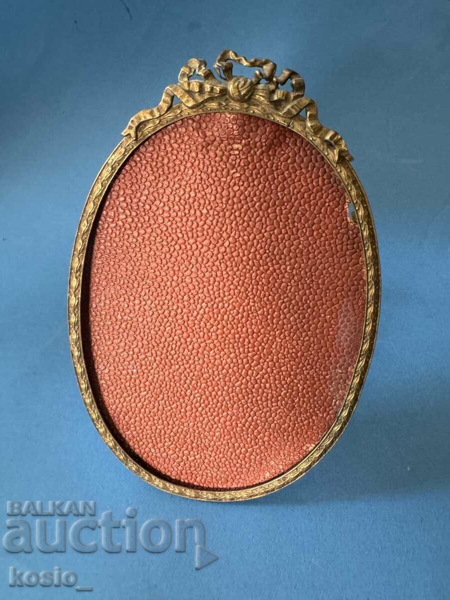 Auction Old brass picture frame Auction Old brass picture frame