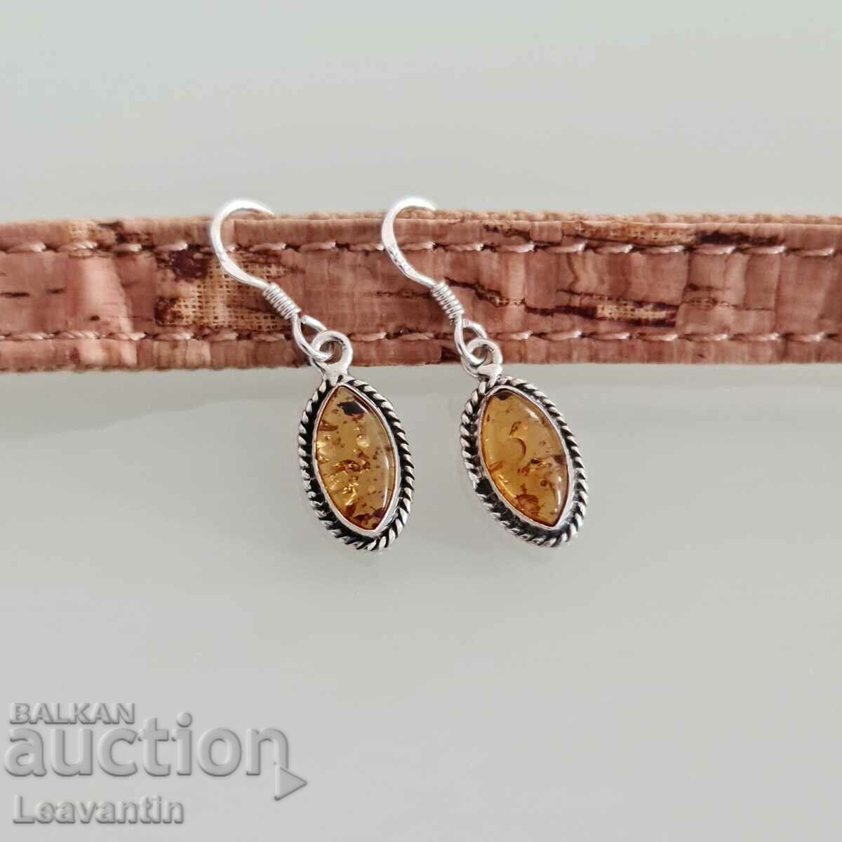 4746 Silver earrings with Amber