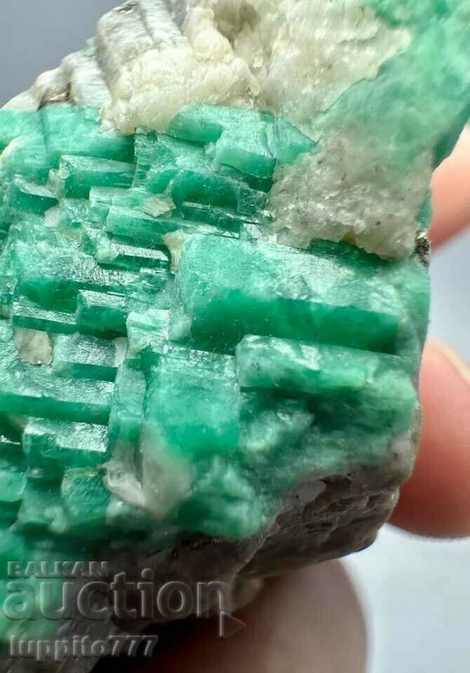 Delivery of 345 carat emerald emerald beryl on matrix unique
