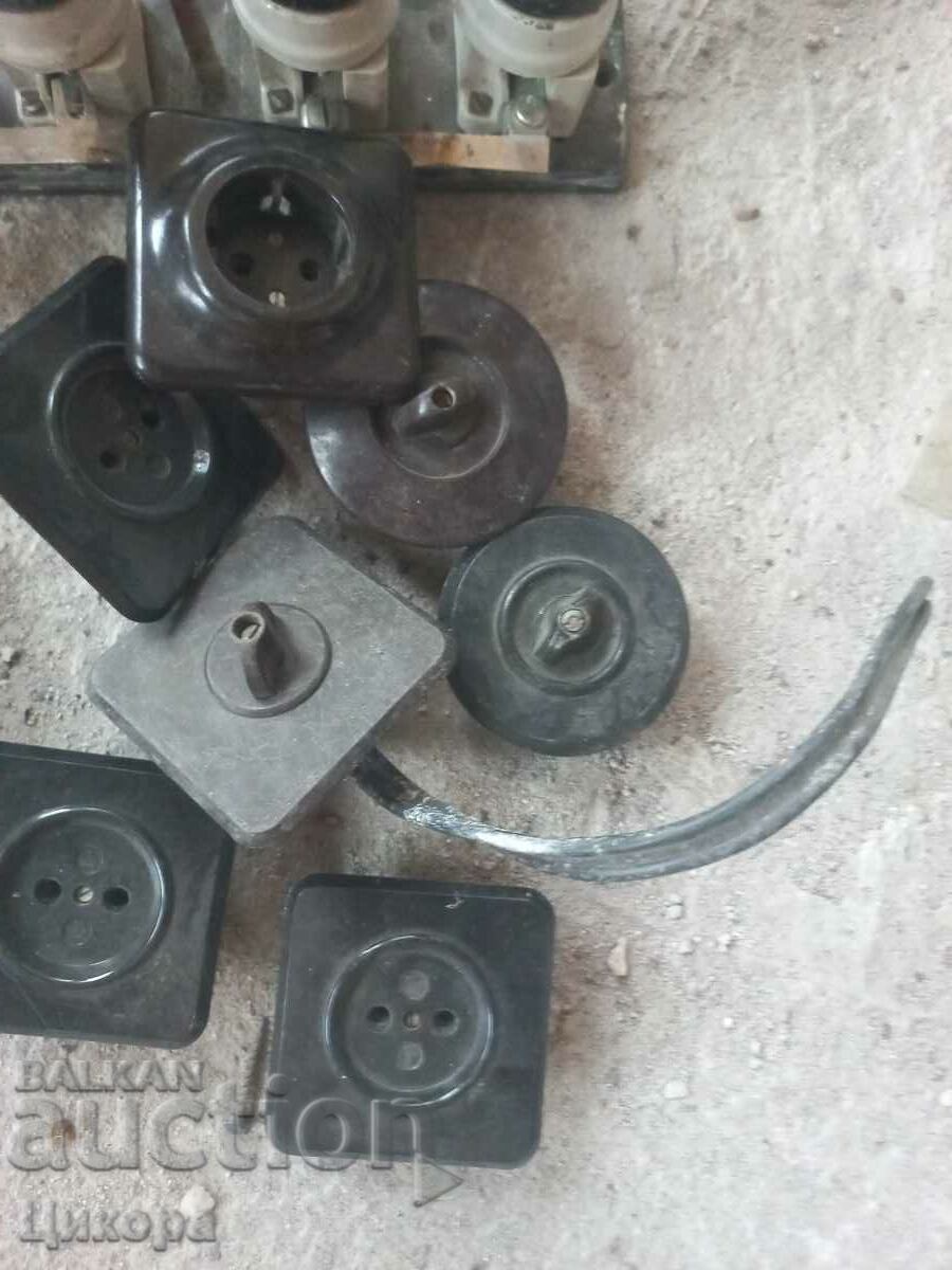 Auction OLD BAKELITE IGNITION KEY DASHBOARD LOT Auction OLD BAKELITE IGNITION KEY DASHBOARD LOT