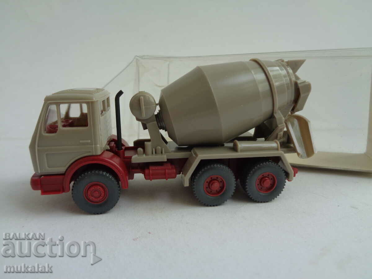 Auction  WIKING 1:87 H0 MERCEDES BENZ CONCRETE TRUCK TROLLEY MODEL