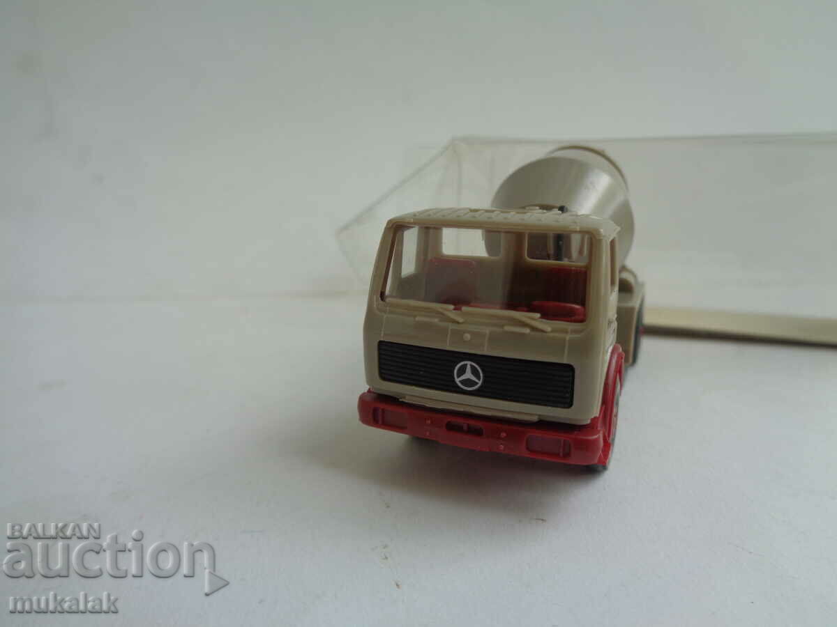 Delivery of WIKING 1:87 H0 MERCEDES BENZ CONCRETE TRUCK TROLLEY MODEL