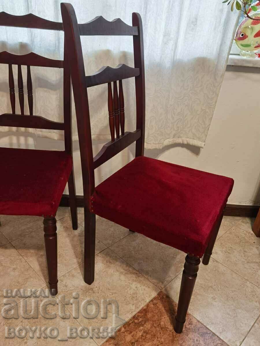 Două Scaune Vintage superbe Scaune din lemn masiv cu preț 89.00 BGN | € 45.50 Două Scaune Vintage superbe Scaune din lemn masiv cu preț 89.00 BGN | € 45.50