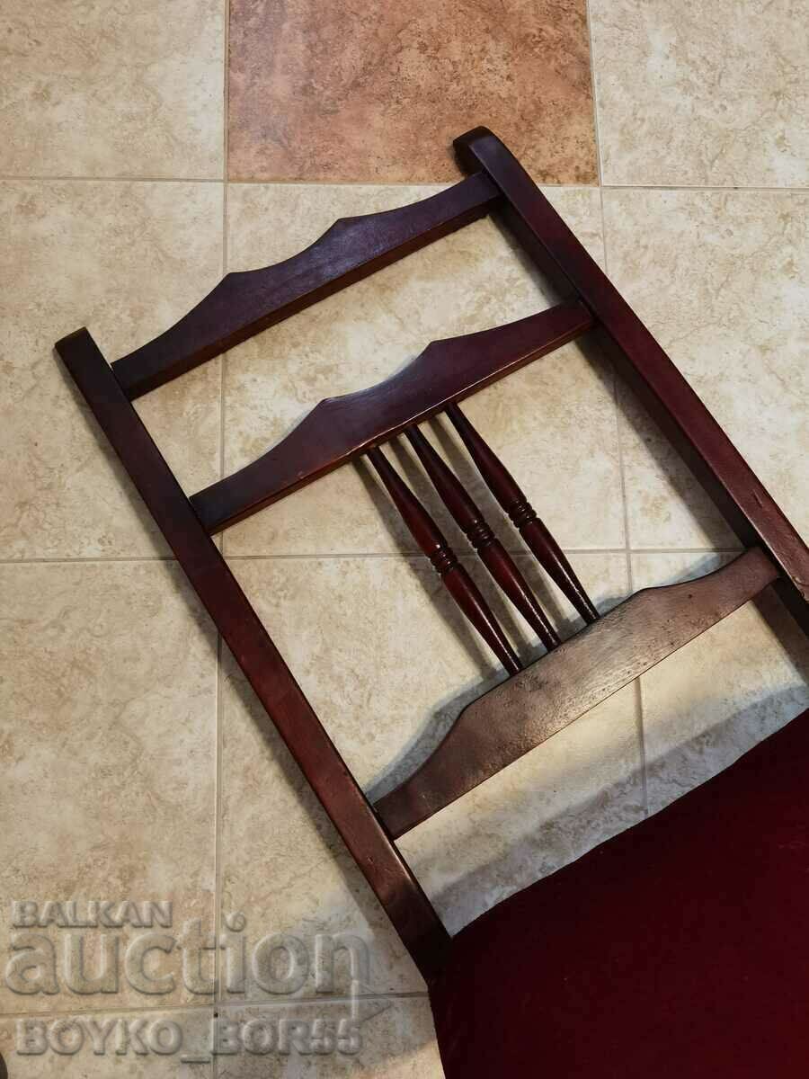 Livrarea Două Scaune Vintage superbe Scaune din lemn masiv Livrarea Două Scaune Vintage superbe Scaune din lemn masiv