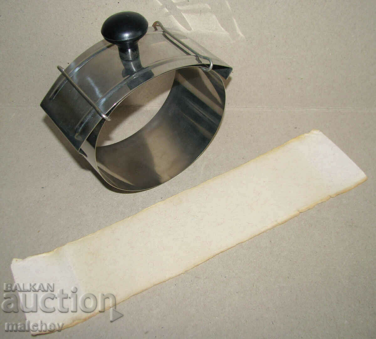 Stainless steel absorbent press with bakelite handle