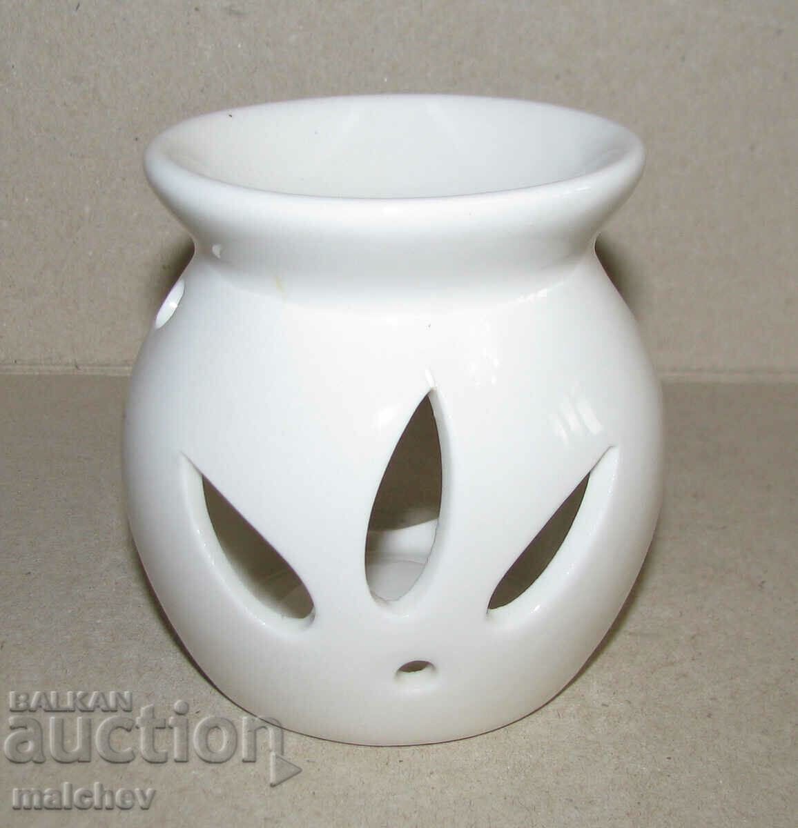 Porcelain aroma lamp 8/8 cm, excellent